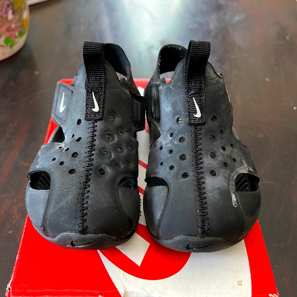 Nike toddler sandals size 7C